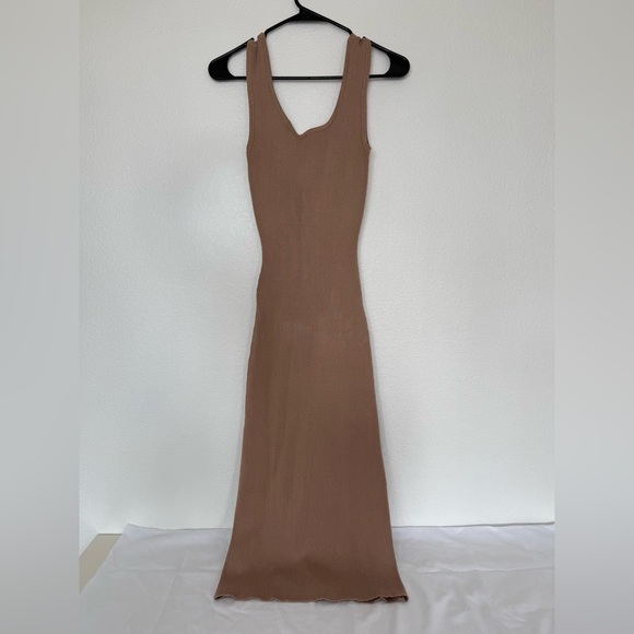 Windsor Tan Ribbed Midi Slit Dress | Size L - Picture 4 of 7